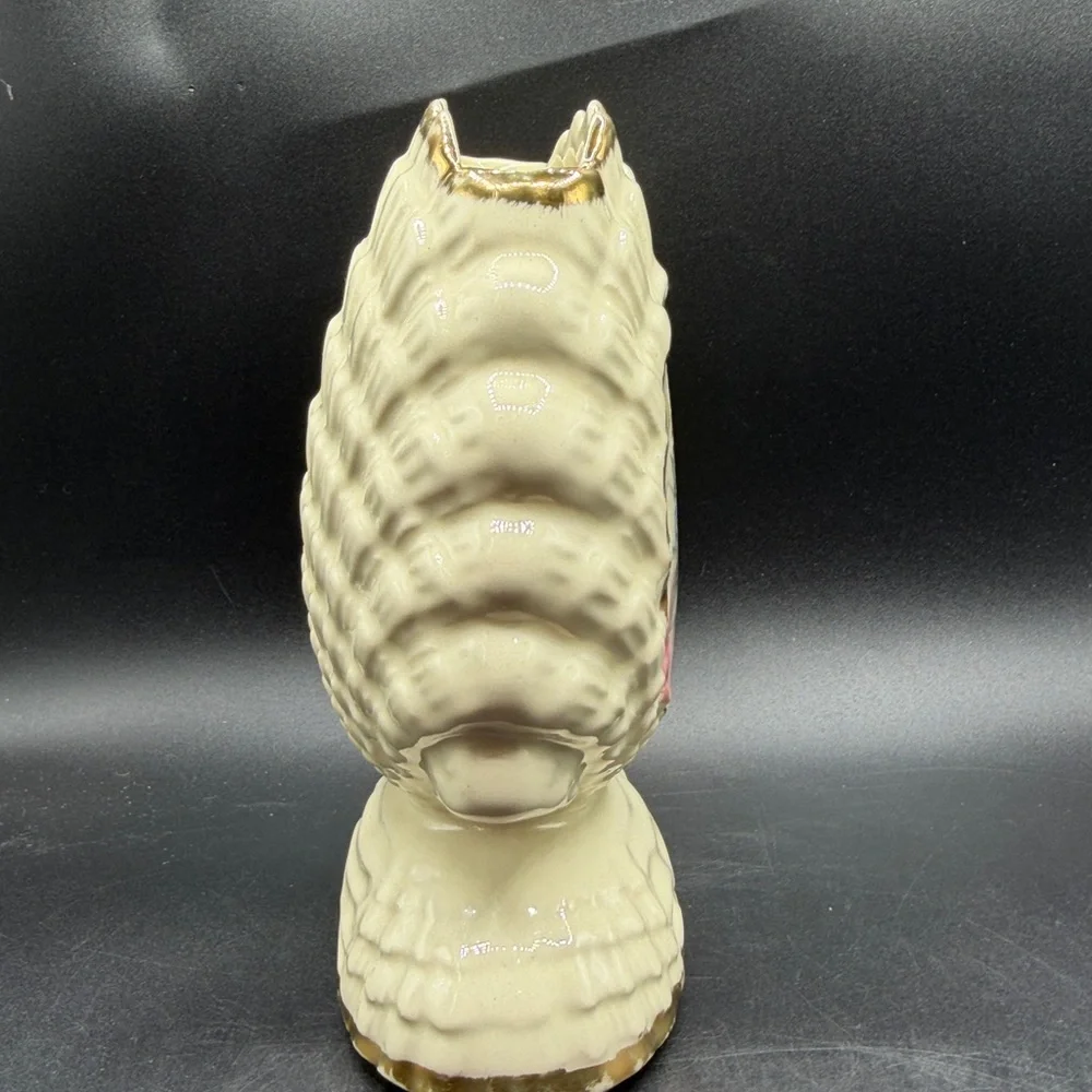 Vtg Scalloped Shell Vase with Flowers